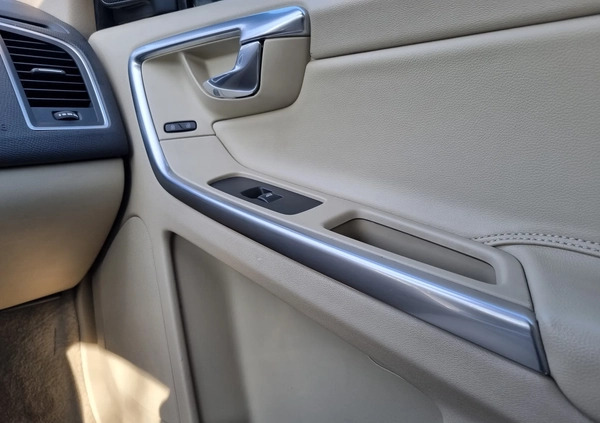 Volvo XC 60 cena 54999 przebieg: 268745, rok produkcji 2016 z Poznań małe 529